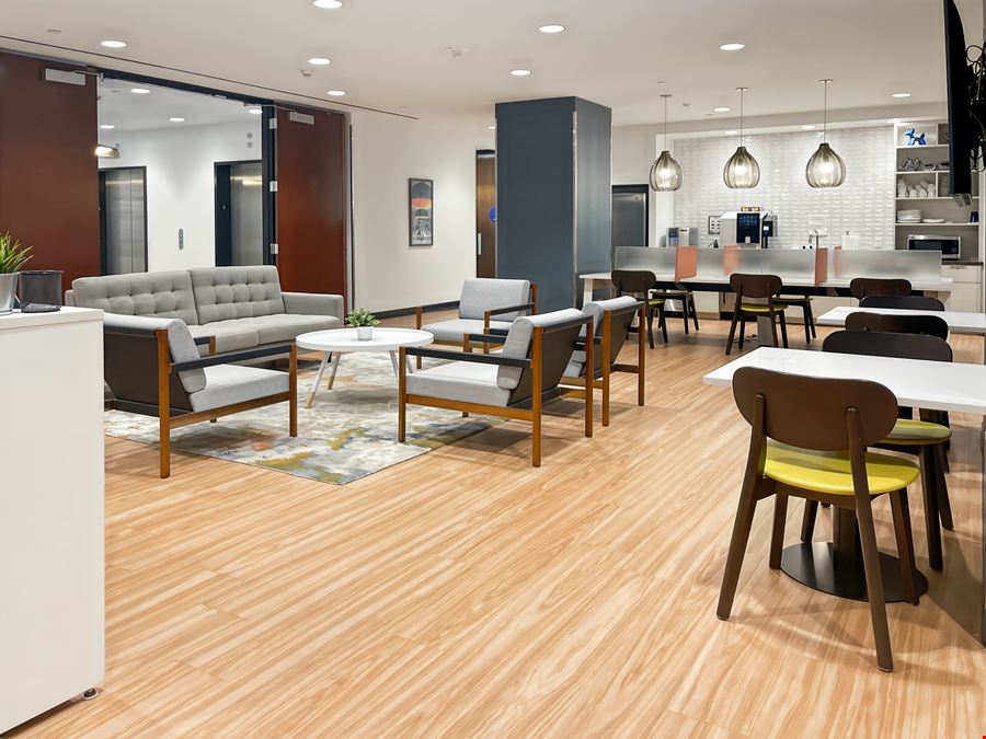 Regus - Newport Beach - 5000 Birch Street