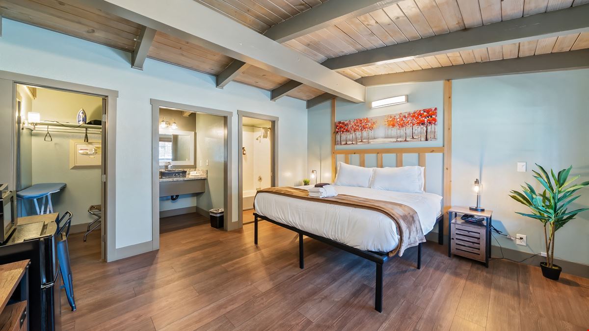Blue Jay Lodge & Moose and Maple Lodge