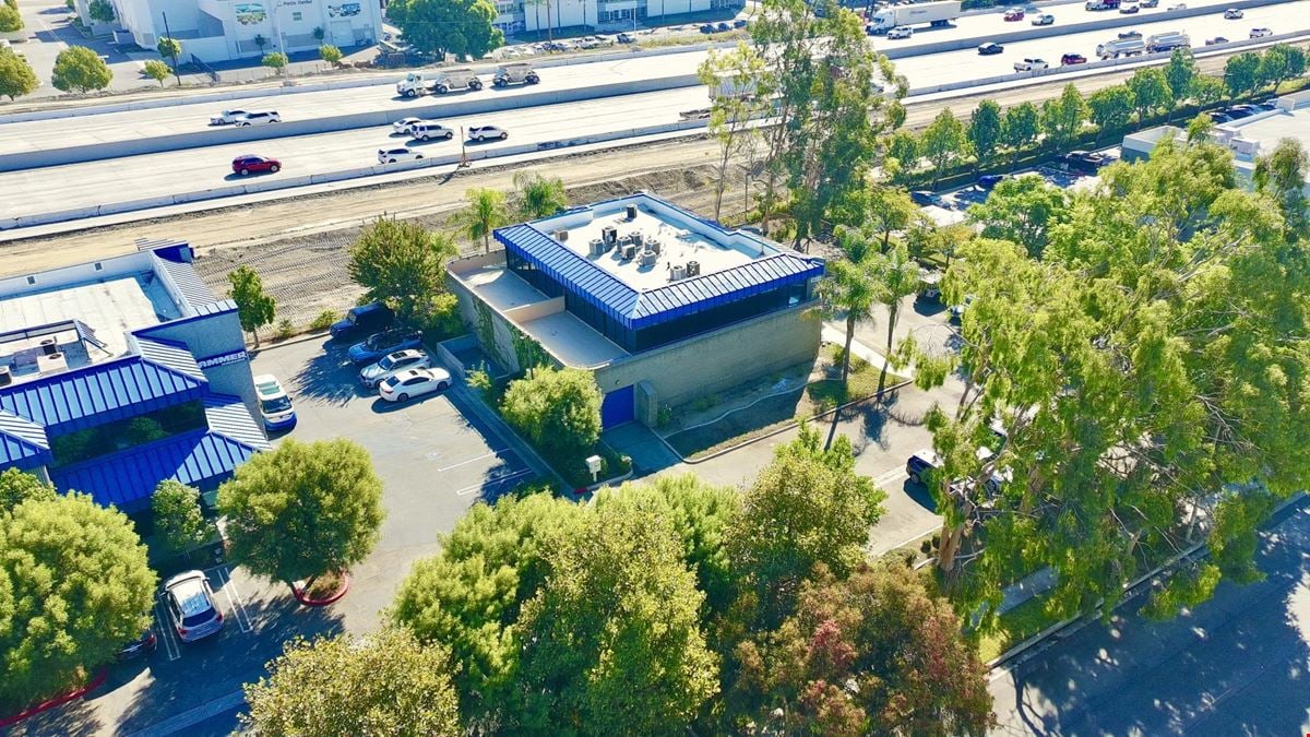9233 Charles Smith Ave