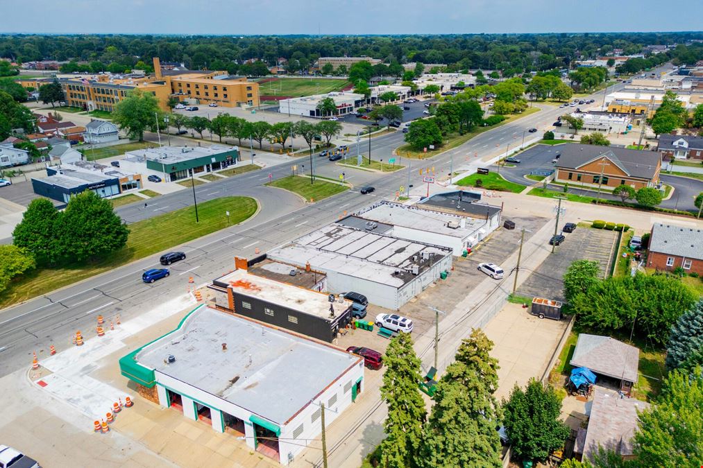 22220–22228 Gratiot Avenue (Units: 22220, 22224, 22228)