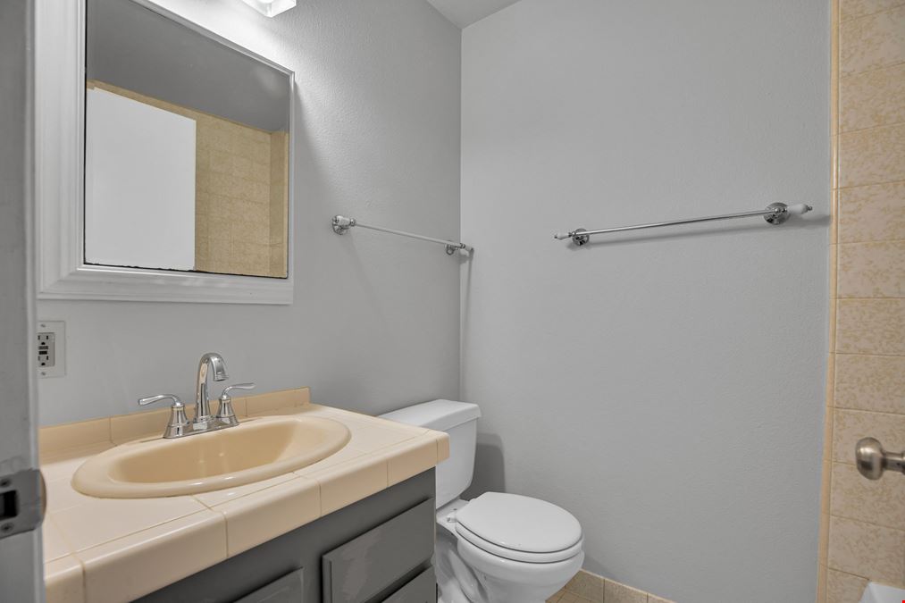 Evelyn Apartments