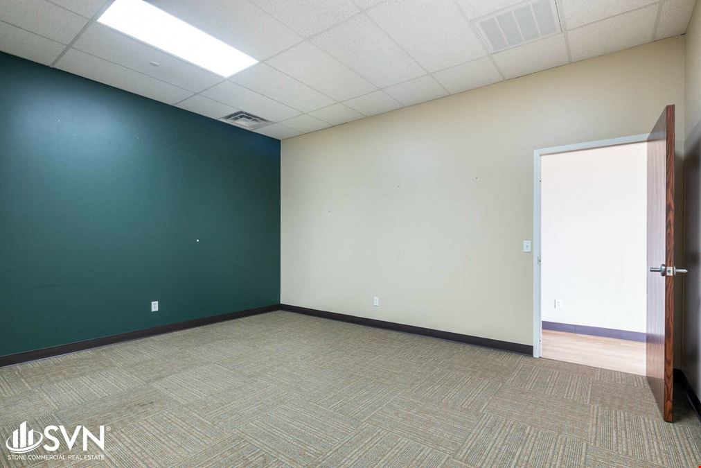 Two 1,500 SF Suites in High Traffic Retail Strip FOR LEASE