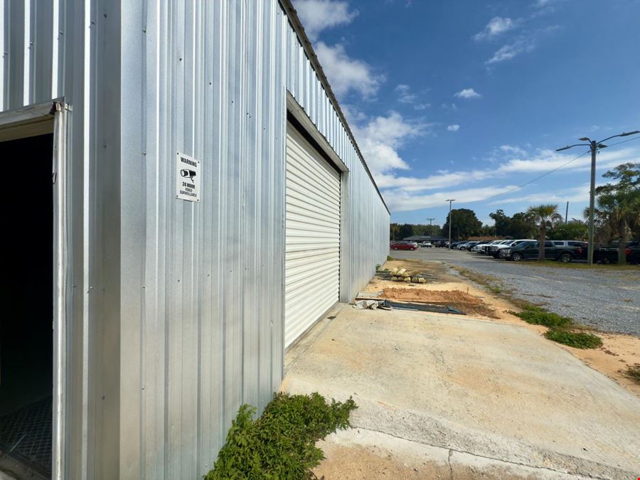 Versatile 15,440 SF Commercial Space with War