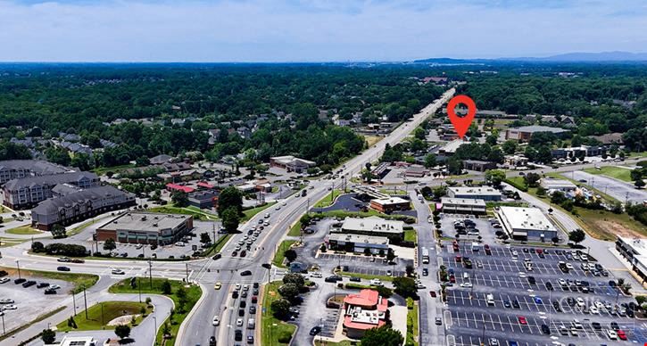 ±2,024-SF Retail Suite Located on Greenville’s Busiest Corridor
