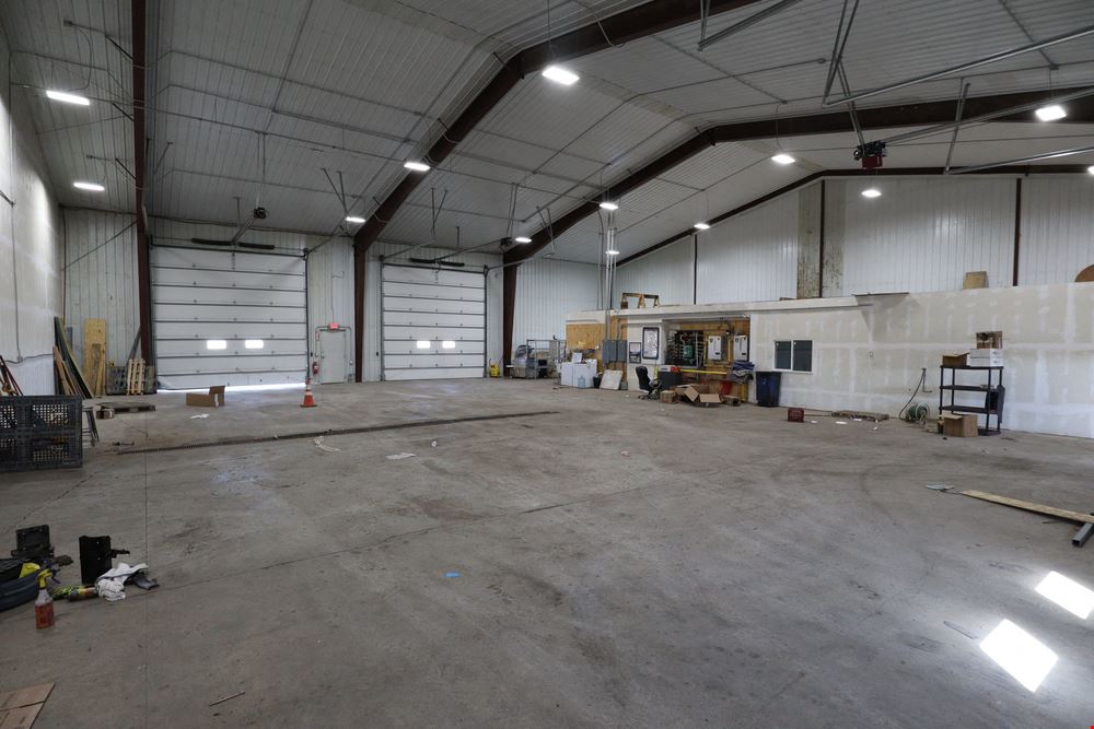 ±11,200 SF Shop & Office on ±4 Acre Yard