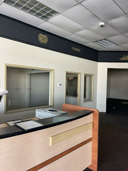 Former Aaron's For Lease