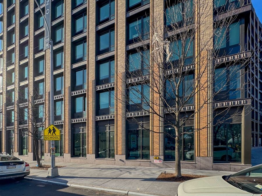 15,370 SF | 1 Park Point | Double Height Retail/Education Space