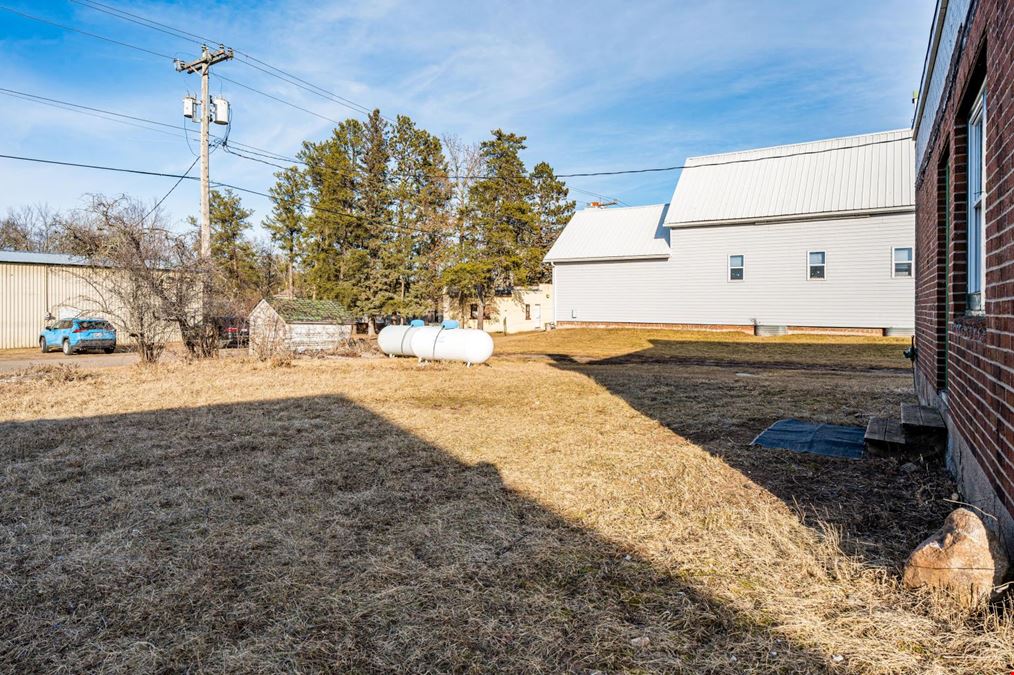 Solid Retail Location|113 W 7th Ave Floodwood, MN 55736