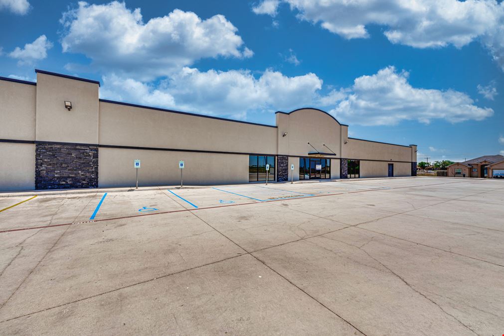 Modern Retail Strip Center in Desirable Location