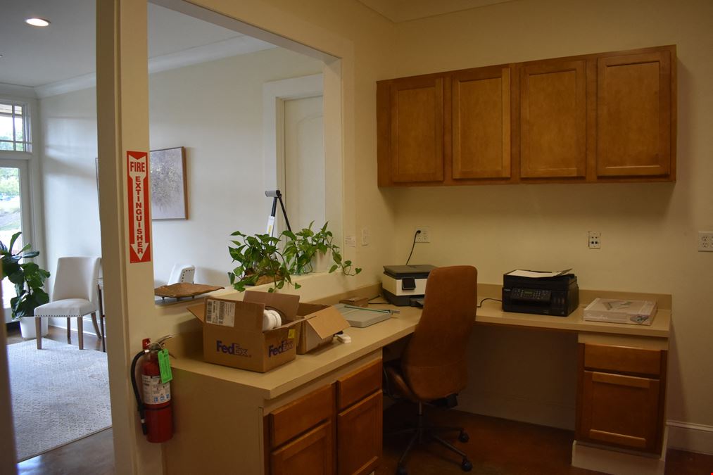 Upscale Ridgeland Office Suite