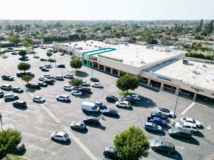 DRIVE-THRU PAD + RETAIL | El Dorado Center
