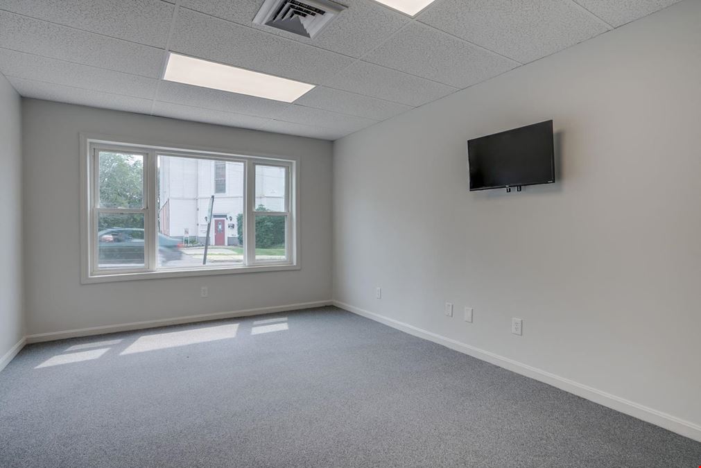 Well Located Office / Retail Space in downtown Amesbury