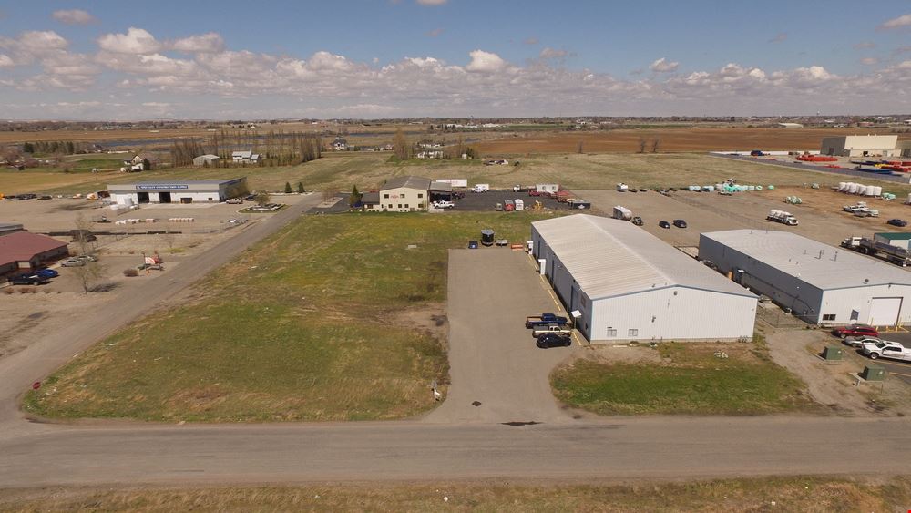 Clean high bay industrial warehouse