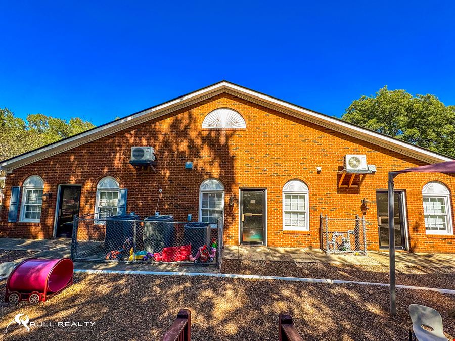 Operating Daycare with FF&E | ±8,270 SF