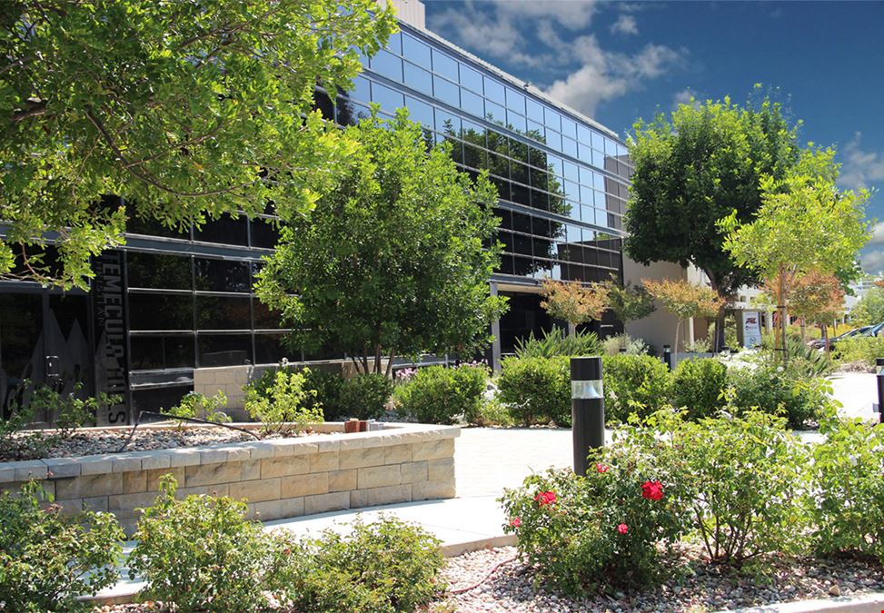 Single Oak Center