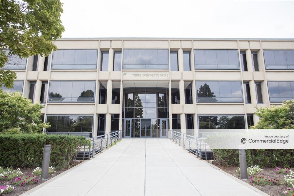 Kemper Lakes Business Center - Three Corporate Drive