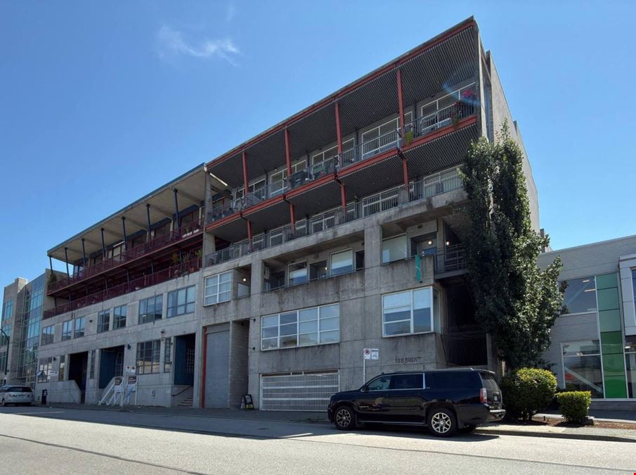 #208 - 128 W 6th Ave