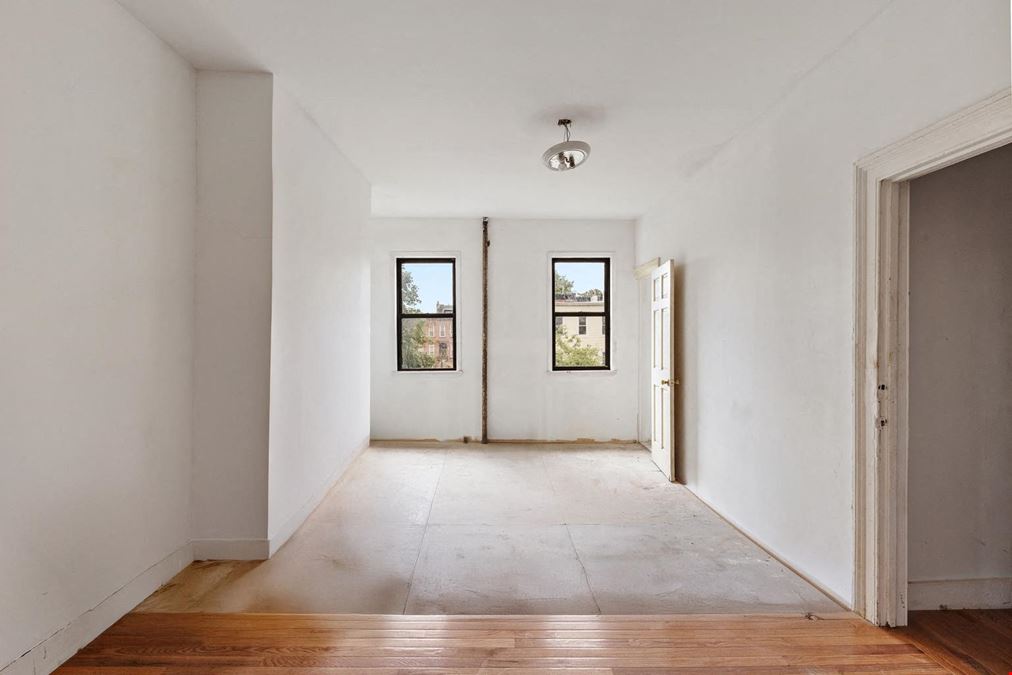738 Lafayette Ave