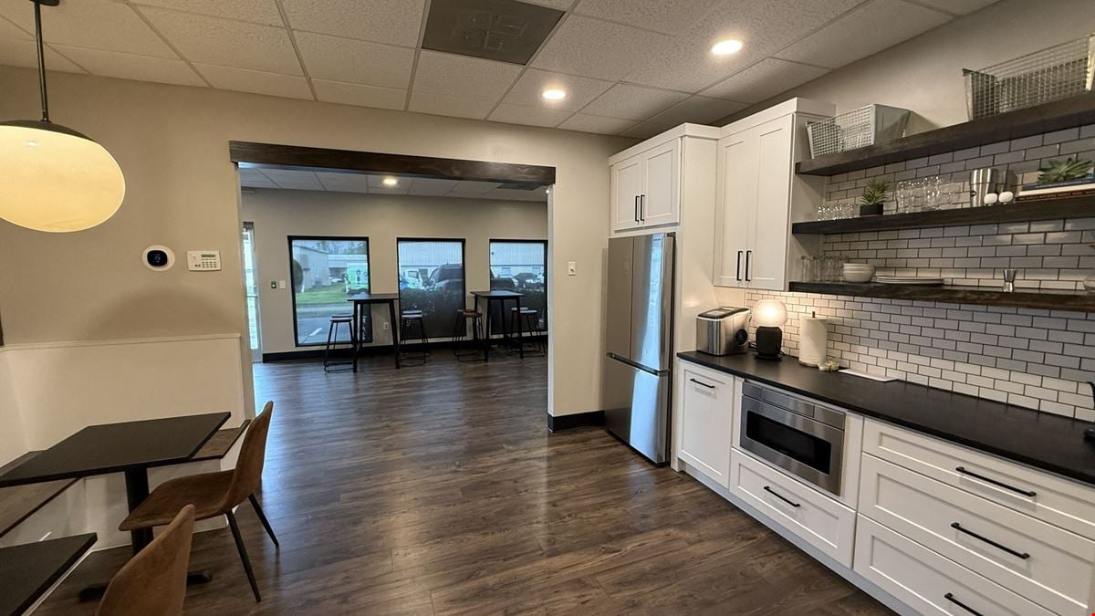 11213 Outlet Drive-First Class Flex Space