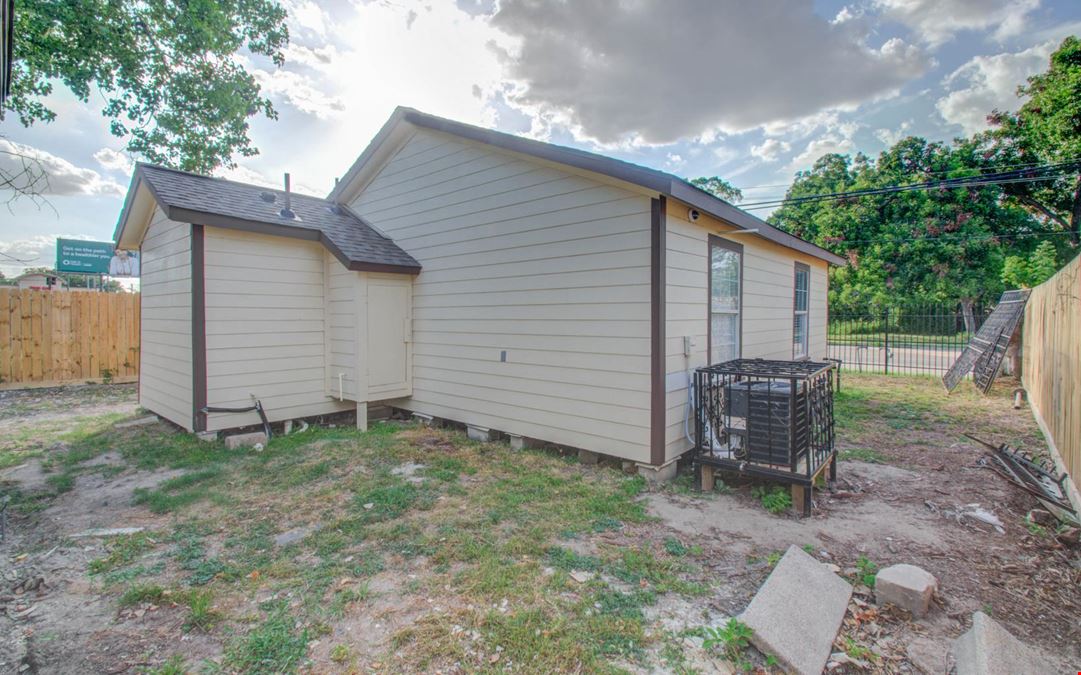 1051 W Little York Rd, Houston, TX 77091