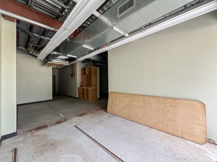 Street-level Retail Suite Fronting Popular Veterans Blvd