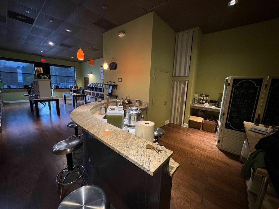 950 SF Retail Space across from Mt Vernon Plaza