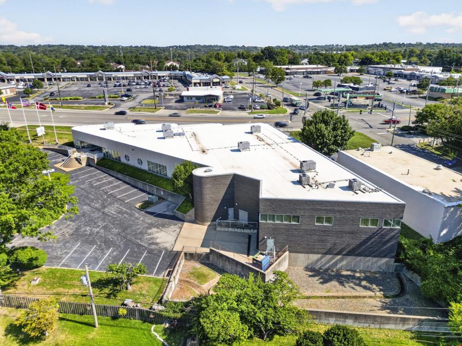 Flagship Creve Coeur Retail