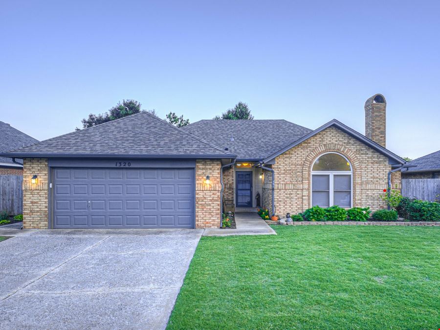 1320 Von Elm Pl