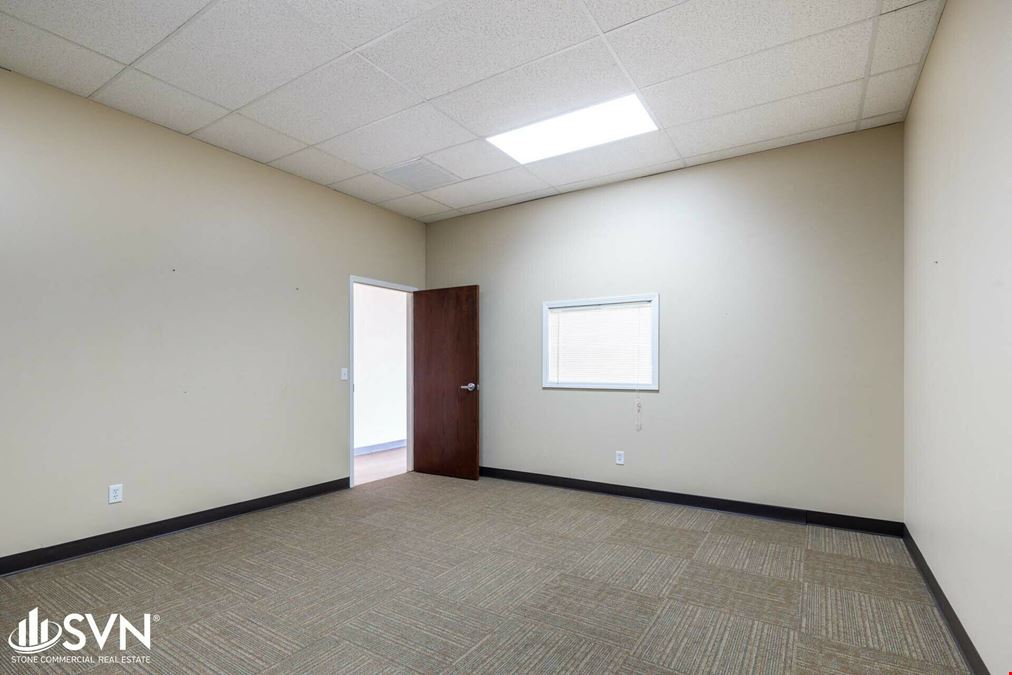 Two 1,500 SF Suites in High Traffic Retail Strip FOR LEASE