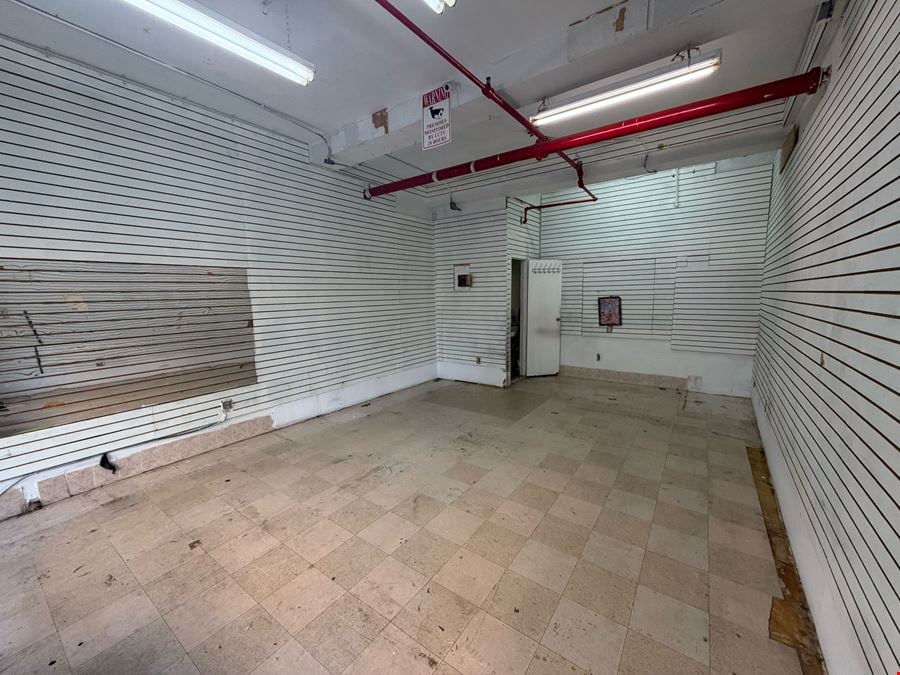Retail space for lease in Prime Corona location