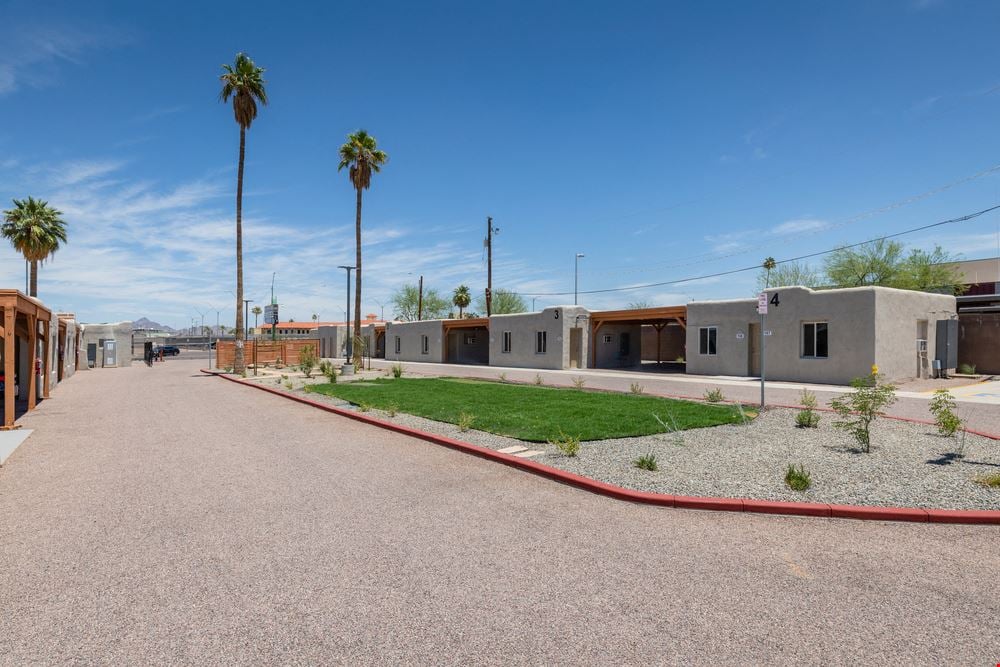 2625 E Van Buren St