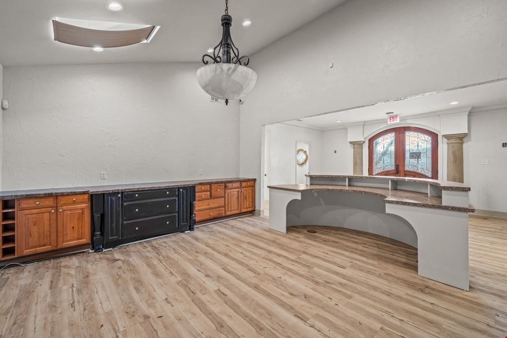 1120 W Loop 289