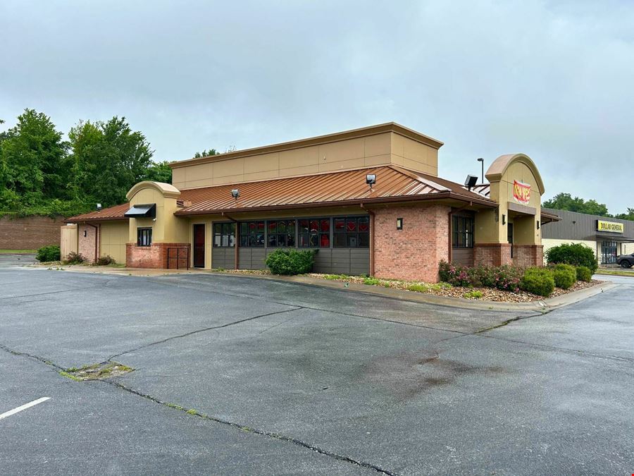 ±3,700 SF RETAIL SPACE FOR SALE OR LEASE IN NEOSHO MO