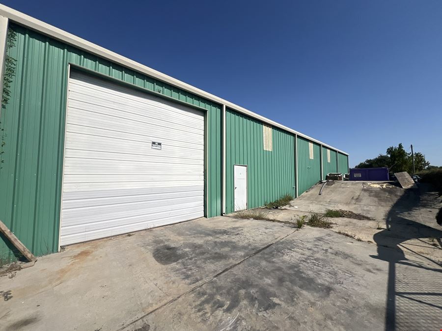 713 NEBRASKA STREET, SOUTH HOUSTON- 7,920 SF IND WAREHOUSE