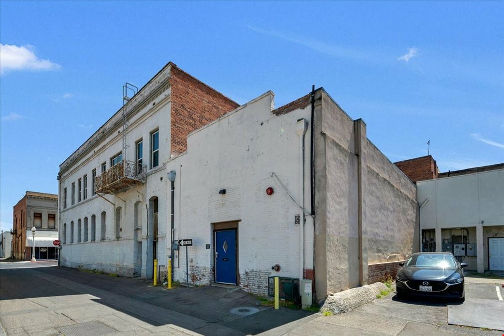 Investment Building in Downtown Hanford, CA