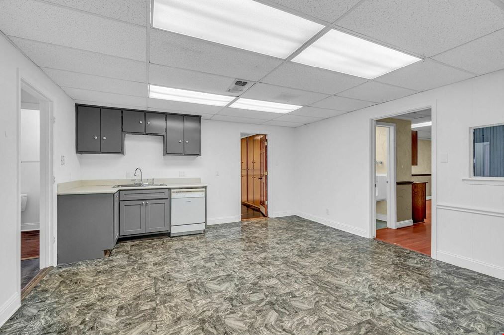1133 W Main St – Industrial Flex/Warehouse with Yard