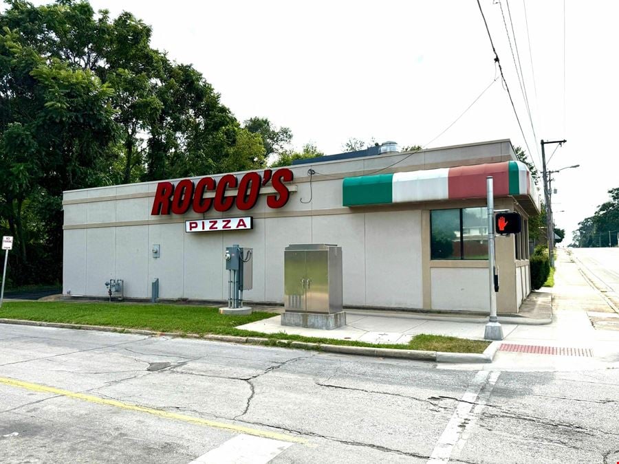 1,359 SF Freestanding Restaurant / Retail Building For Sale in Northeast Springfield