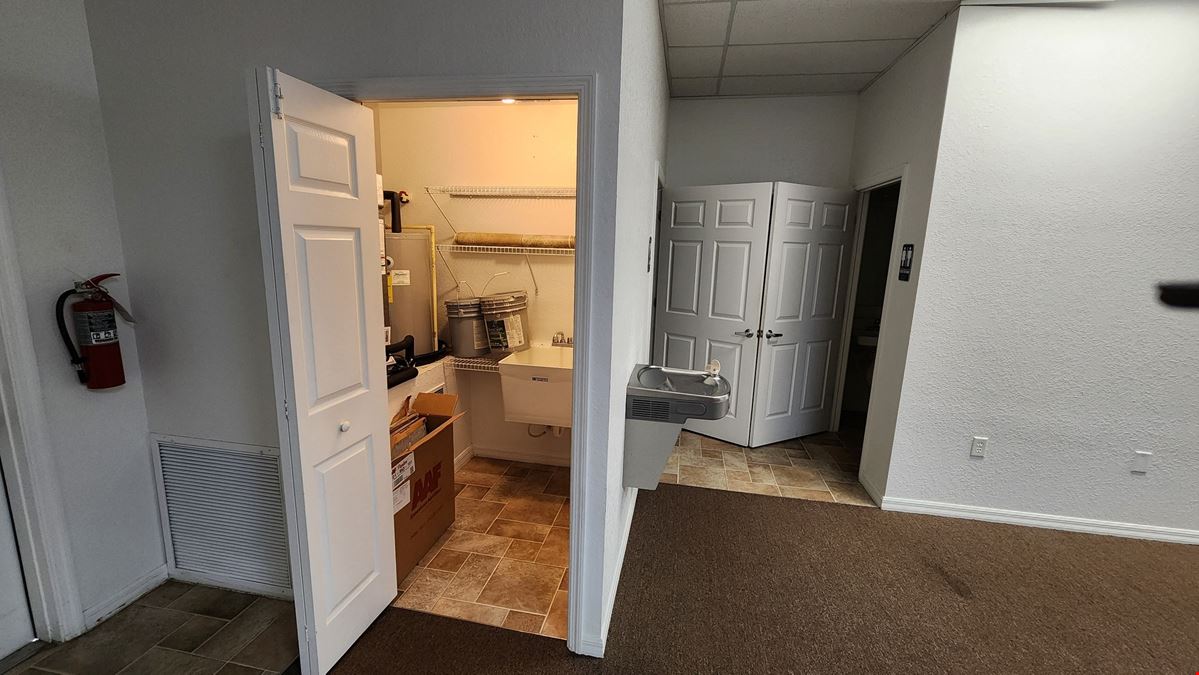 Premier 2,081± SF General Office Space in the Regal Oaks Plaza East Professional Center