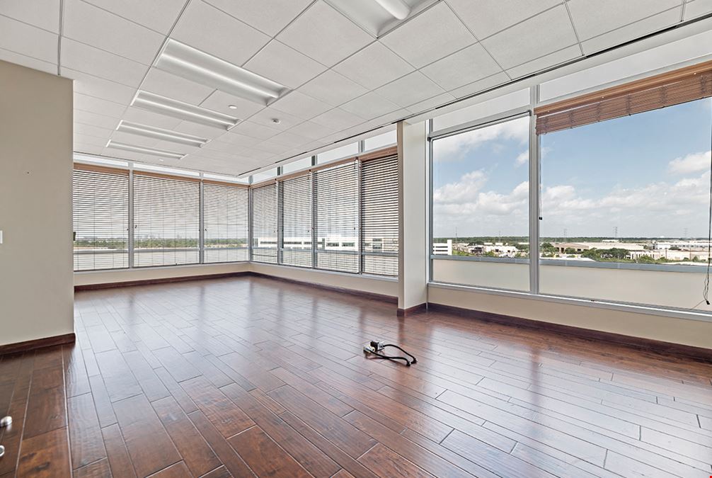 4424 West Sam Houston Parkway North (R068)