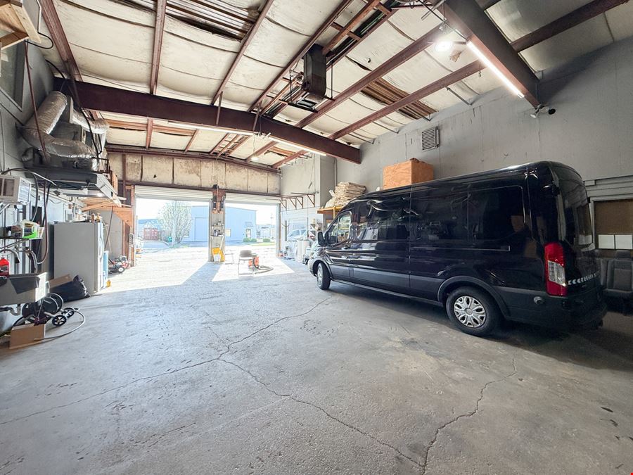 ±8,047 SF Office / Warehouse in Kenner Industrial Corridor