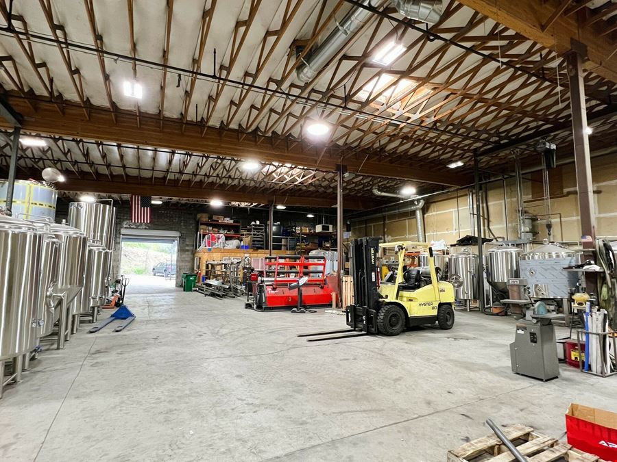 7900 SF High-bay Manufacturing/Warehousing Building w/ Yard