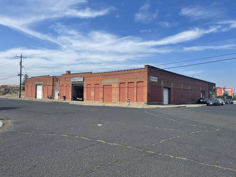 U-District Showroom and Warehouse