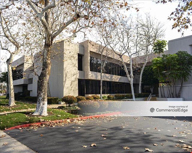 1601 Newport Plaza