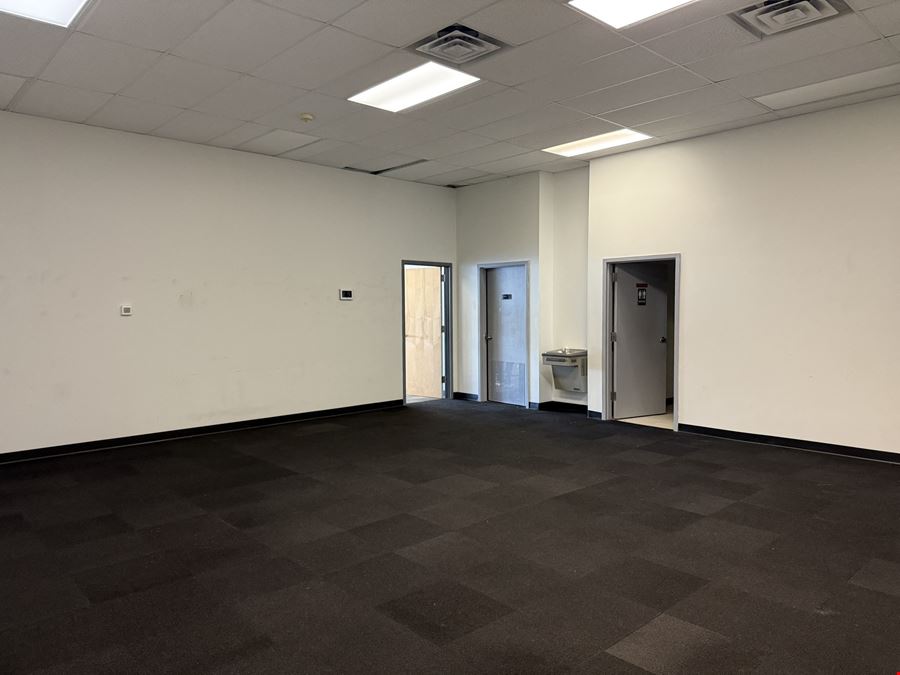 RETAIL CENTER | SHADOW-ANCHORED BY WALMART