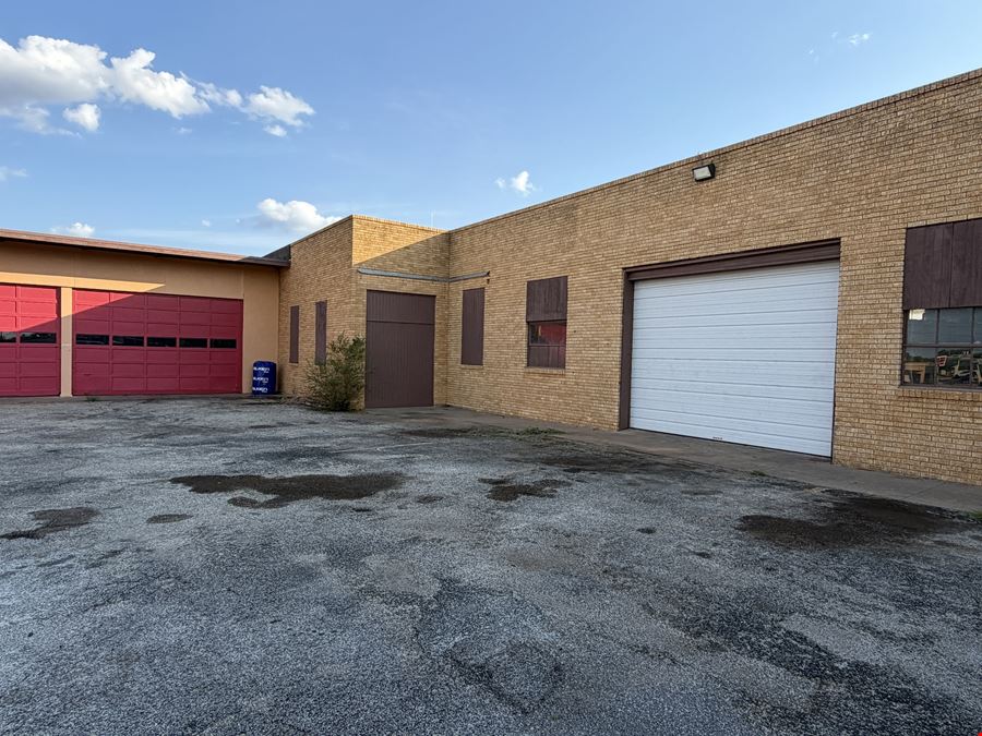 906 E Broadway Street & 101 Hailey Street Sweetwater Texas