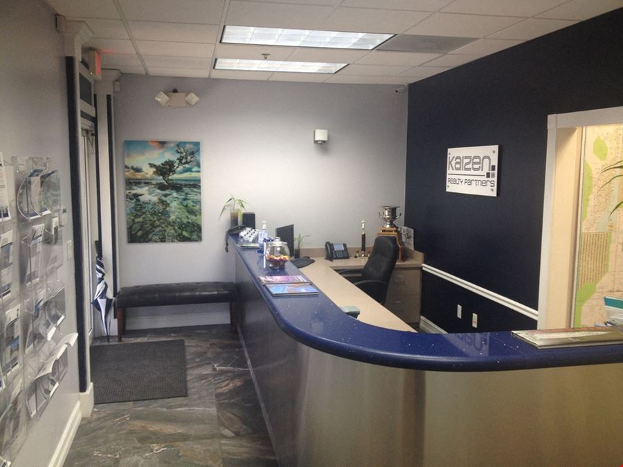 Retail Medical Office in Miami Airport Center for Sale or Lease