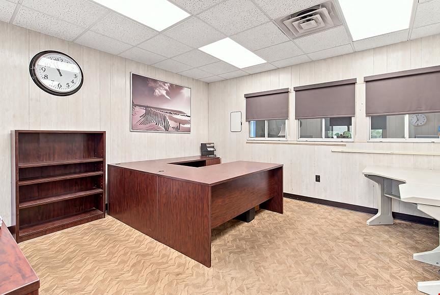 Commercial Building on ±2 Acres For Sale