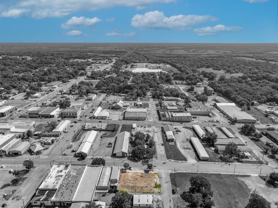 Land for Sale in Downtown Bonham