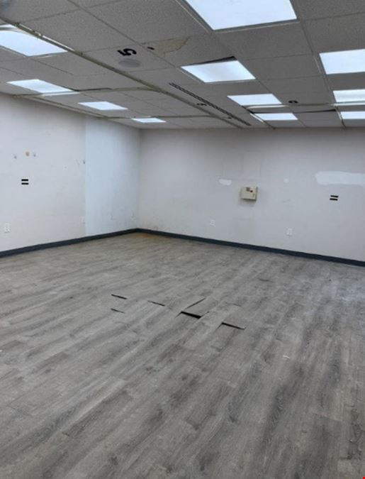 Spacious Restaurant Salon Pharmacy Retail Store Off Main Street Lease