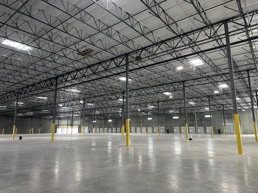 Cheyenne Logistics Center - Divisibilty options from ±41,621 SF.